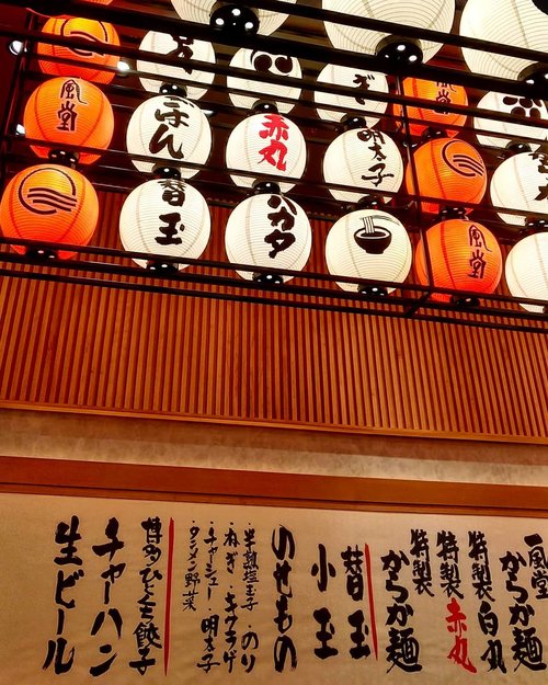 #Japan#restaurantdesign #beautiful #lantern #lights #kanji #ClozetteID #ippudo #restaurant #hello