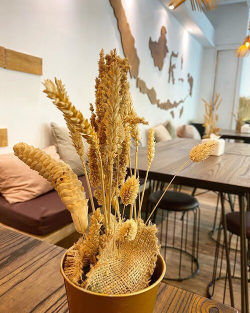 Selamat makan siang Indonesia 😘

Pada mamam apah siang inih? 
#decor #interiordesign #restaurant #restaurantdesign #love #clozetteid #helloworld #hello #jakarta #foodies #igstyle #igdaily #igers #centerpieces #walldecor #walldecoration