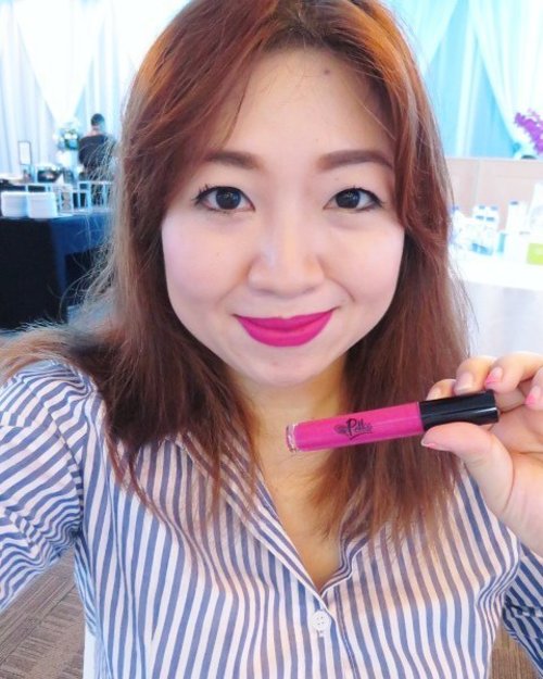 @polkacosmetics in fuchsia, it is bright and delightful. 
Get yours in @sociolla. Fot every Rp. 200.000 purchase use CAR50 to get Rp. 50.000 off. 
#polkacosmetics #fuchsia #lipstick #clozetteid #Sociolla #BeautyBlogger #motd #makeup #cosmetic #beautybloggerindonesia