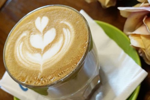 #Latte time. 
#coffee #coffetime #love #drinkoftheday #caffeine #potd #mood #moodbooster #drinks #barista #clozetteID #cafe #coffeeart