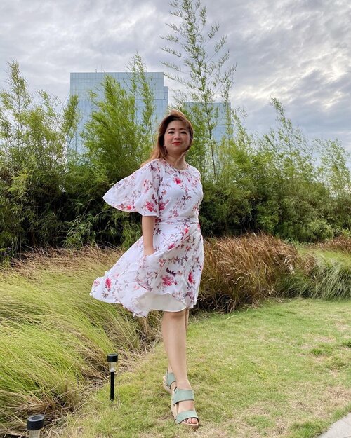 Berasa di background ada theme song “Sailor Moon” 💫🌙#igdaily #instadaily #hello #clozetteID #lookoftheday #lotd #motd #potd #photooftheday #beauty #instabeauty #igers #instagram #instagood #dressup #flowerdress #garden #wind #insta #cafe #windy #windyday #nature #mood #moodoftheday