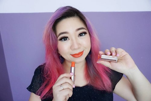 Last but definity not the least, 340 Hot Rumor from Edgy Cremes.Bright orange for a bright day.Time to share another lipstick review, this time it's from @esteelauder and the variants are ranged from Ultra Matte, Edgy Cremes, and Shimmer Pearls. .Read the full review here:http://whileyouonearth.blogspot.co.id/2017/10/estee-lauder-pure-color-love-lipstick.html?m=1#esteeID #LoveLipRemix #esteepartner #lipstick #glossylipstick #lipcolor #review #esteelauder #blog #makeup #motd #ootd #beautybloggerindonesia #beautyblogger #bblogger #lotd #makeup #cosmetic #clozetteid #lookbook