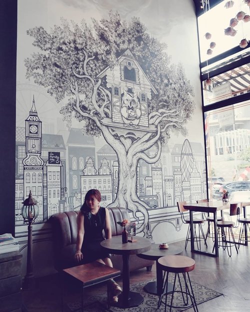 Love.

#tgif #cafe #decor #ClozetteID #beauty #carnellinstyle #lbd #bigben #ralphlauren #coffee_inst #motd #coffeeshop #potd #sephia #mural #owl