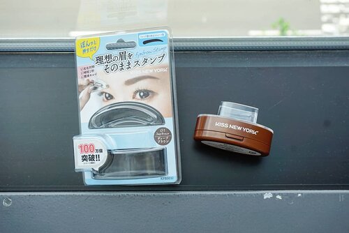 Tahun lalu, waktu nyobain eyebrow stamps 😌 di Sapporo.. jadi kangen kan Sapporo, enak disana 😍

Btw, still prefer a pencil brow manually drawn. 
#eyebrow #kissnewyork #eyebrowstamp #Japan #japanbeauty #Clozetteid #igbeauty #igdaily #sapporo #bblogger #BeautyVloggerIndonesia #travelwithCarnellin #traveldiary