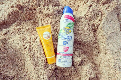 2 sun protection wajib selama main di pantai.  Karena kebetulan kami ada sedikit keturunan deni manusia ikan, semua pada bisa berjam-jam kalau dibawah terik matahari dekat dengan laut.  Penting banget pake sunblock yang aman buat sekeluarga, tahan lama, dan ada water resistant. _________#beauty #carnellinstyle #love #beachlife  #motd #lotd #ootd #photooftheday #photography #sunseabeach #sunblock  #bananaboat  #outfitinspo #bioderma #style #styleoftheday #ClozetteID#beach  #Bali  #travelwithCarnellin #sunprotection