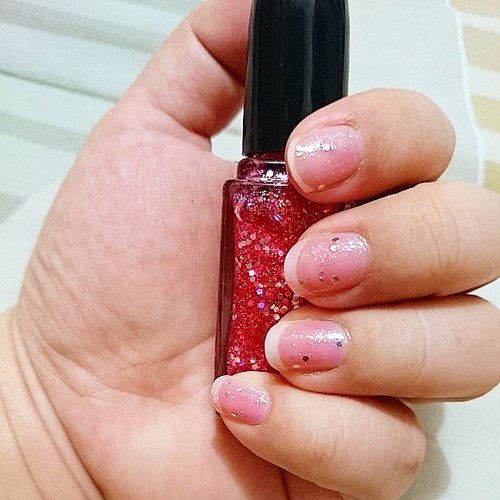 Twinkled Pink by @sallyhansen_id#clozetteID #beauty #nails #sallyhansen #sparkle #glitters #pink #clear #nailcolor