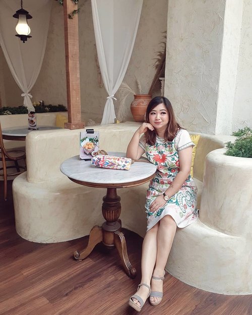 Chill out, karena ini sudah termasuk weekend.Jakarta belum sepi, jalanan disini masih penuh sama truk, container, dsj.. Dress today by @foxiedox_________#beauty #carnellinstyle #love #shoes  #motd #lotd #ootd #photooftheday #photography #lookoftheday #outfit #outfioftheday #outfitinspo #lookbook #style #styleoftheday #ClozetteID#dressup  #clozetteIDPOTW #dressoftheday #colors