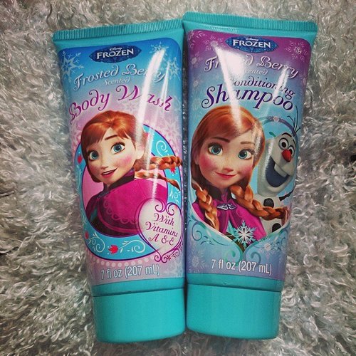 Frozen frenzy 😍😍😍 a Body Wash and Conditioning shampoo found at WEGO for ¥450 (+tax) each are super duper cute, the frosted berry scent is also delightful for those young at heart. #idblog #id #beautyblogger #bblogger #clozetteID #tokyo #Harajuku #bodywash #conditioningshampoo #toiletries #frozen #letitgo #ig #instadaily #instabeauty #idbblogger #hisbeautytour #kawaiibeautyjapan @kawaiibeautyjapan #collectibles #collection