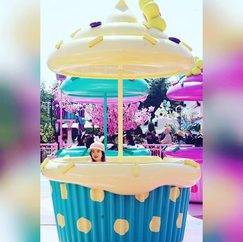 Spin and spin inside a cupcake.

#cupcake #themepark #usj #universalstudiojapan #osaka #spring2018 #Clozetteid #blogger #travel