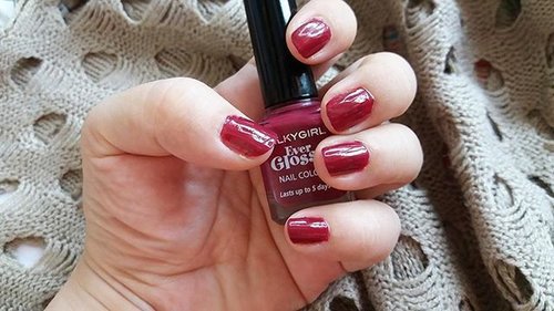 Love, love,  love @silkygirlcosmetics Ever Glossy Nail Color in Very Berry, it's like a deep red wine or jellies made from red berries. It doesn't feel like other nail polish, it was easy to be used and not runny at all. It sticks to wherever I apply them to be.The color might be like red wine but it has that fun and lovely side as well. It's a hue that can never go wrong. #clozetteid #nailpolish #silkygirl #red #wine #deep #berry
