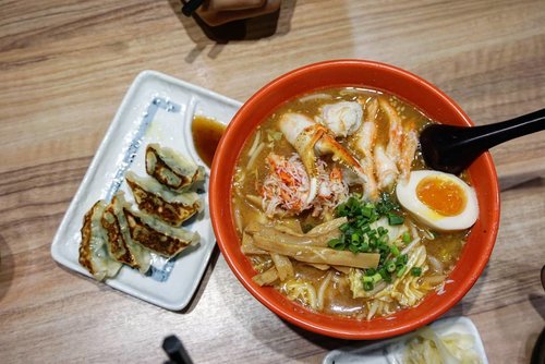 Happy Tuesday 😍

A crab ramen at it's best taste sooooooo delicious, a must have when you visited Hokkaido. 
And those gyoza are irresistible too

#ramen #hokkaido #clozetteID #yums #crabramen #travel #gyoza #delicious #musttry #lunch #love