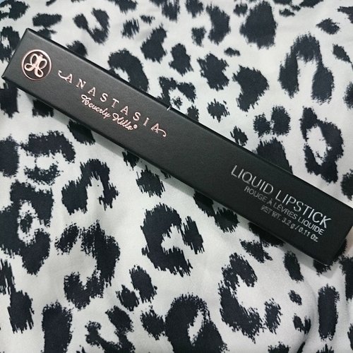 It's here!! 😍😍😍 @anastasiabeverlyhills liquid matte lipstick from @lumiere_corner #clozetteID #bloggersays #bloggertakepic #cosmetics #beauty #anastasiabeverlyhills #anastasiabeverlyhillsmatteliquidlipstick #makeup