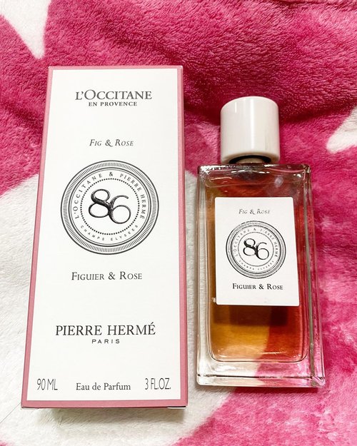 L'Occitane Fig & Rose Eau De Parfum. Beli awal tahun lalu saat baru launch di Paris dan aromanya favorit banget. Reminds me a lot of a wonderful season in a year. 
Review lengkap ada di https://youtu.be/J-OROq4YdmE

#igbeauty #photooftheday #igreview #parfum #perfume @loccitane_id @loccitane #edp #eaudeparfum #rose #clozetteID #fig #smellsgood #potd #igstyle #pierreherme