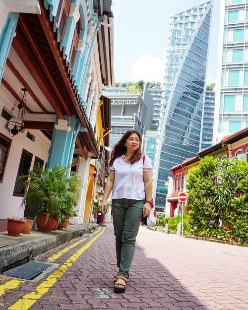 Between traditional houses and modern skyscraper. 
#beauty #carnellinstyle #love #modern  #motd #lotd #ootd #photooftheday #photography #lookoftheday #outfit #outfioftheday #outfitinspo #lookbook #style #styleoftheday #ClozetteID
#jeans  #clozetteIDPOTW #travelwithCarnellin #singapore #architecture