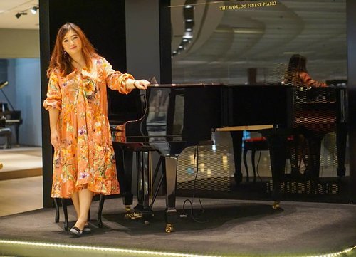 For all the beautiful pianist out there (colek @selinajesika)One does not play the piano with one's fingers: one plays the piano with one's mind.Glenn Gould#piano #quote #beauty #carnellinstyle #love #dressoftheday #motd #lotd #ootd #photooftheday #photography #lookoftheday #outfit #outfioftheday #outfitinspo #lookbook #style #styleoftheday #ClozetteID#floraldress  #clozetteIDPOTW #travelwithCarnellin #singapore