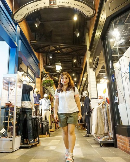 😊 #traveldiary #bangkok #travelwithCarnellin #ootd #hello #stylerambut #hairstyle #styleoftheday #motd #outfit #outfitinspo #photooftheday #photography #igers #igdaily #thailand #Clozetteid #dressoftheday #shopping #shoppingdiary #Thailand