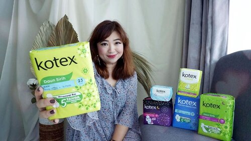 Duduk manis dan bergaya? Oh tidak, saat menjadi beauty content kita harus bisa mengungkapkan berbagai macam hal melalui foto dan kata-kata.Memang mencoba beauty products dan share review adalah passion aku dari dulu. Sejak remaja, skincare dan makeup adalah benda yang menurut aku menakjubkan, tidak mudah menjalani passion aku, tapi selama tidak menyerah, kesulitan pun tidak terasa sebagai hambatan, tapi proses pembelajaran.Kotex dengan Project #SHECANFUND ingin membantu mewujudkan impian untuk kalian yang masih berani untuk bermimpi dengan memberikan tambahan dana loh. Cek langsung detailnya di www.kotex.co.id/SHECANFUND.“Udah saatnya kamu jadi #CeweKotexBisa yang yang pantang menyerah! Kita sebagai cewe harus pantang menyerah dalam menjalani passion yang diinginkan#SHECAN #SHECANFUND #CeweKotexBisa #PerlindunganTotalAntiBakteri #KotexDuniaCewe @kotexduniacewe ...............#potd #clozetteID #beauty #igdaily #instadaily #infogiveaway #giveaway #motd #styletoday #style #igstyle #igers #instagood #instagram #hello #lovely #kotex #photography #photoshoot #igreads #startup #startupindonesia