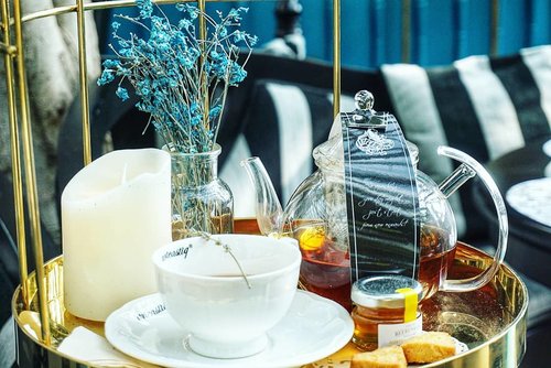 Good morning!! Have your tea and get ready for the day. #tea #teapot #teaparty #beauty #goodmorning #love #Clozetteid #photography #photooftheday #hello #cupoftheday #cupoftea #blueflowers #breakfast #igdaily #igers #styletoday #art #decoration #restaurantdesign