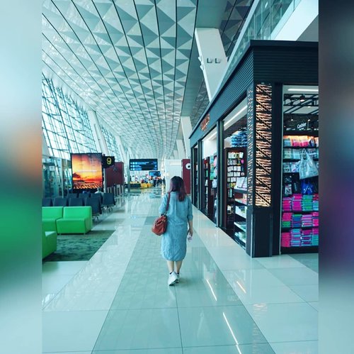Bubye #JakartaPake 'daster' favorit dari @muji_globalYang aselik nyaman banget, plus 3 kantong yang cukup gede 😁#travel #letsgo #Clozetteid #blogger #muji #fashion #airportootd #ootd #airportstyle #go #love