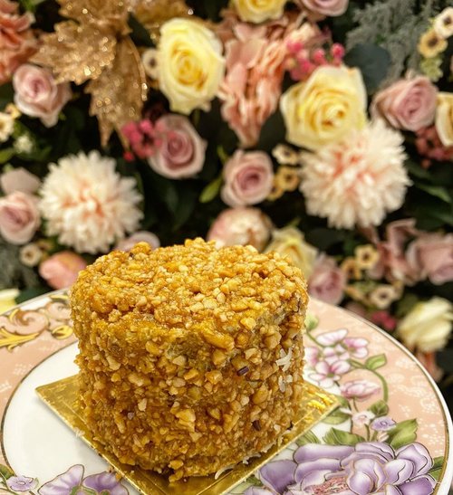 Nougat cake.... not a fan due to the butter cream. 
Kalian team fresh cream atau butter cream? 
#nougat #nougatcake #dessert #cake #clozetteID #food #igfood #flowers #hello #today