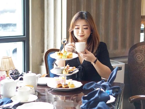 Afternoon well spend... maksudnya abisin duit 😅Tea time di Jakarta mehong yak.. Any recommendation for the best place to have high tea that both delicious and picture-worthy?#teatime #hightea #afternoontea #afternoon #love #beauty #dressoftheday #motd #ootd #photooftheday #foodies #ClozetteID #poise #makeupoftheday #pose