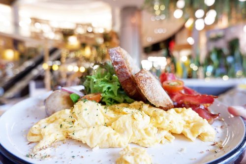 Menu wajib disini.

Karena menu #breakfast itu gak harus juga buat pagi doank 🤭🤭🤭 #foodoftheday #salad #ClozetteID #healthyfood #lunch #fresh #love #veggies #musttry #ketosis #ketodiet #freshfood #yums #sausage #eggs