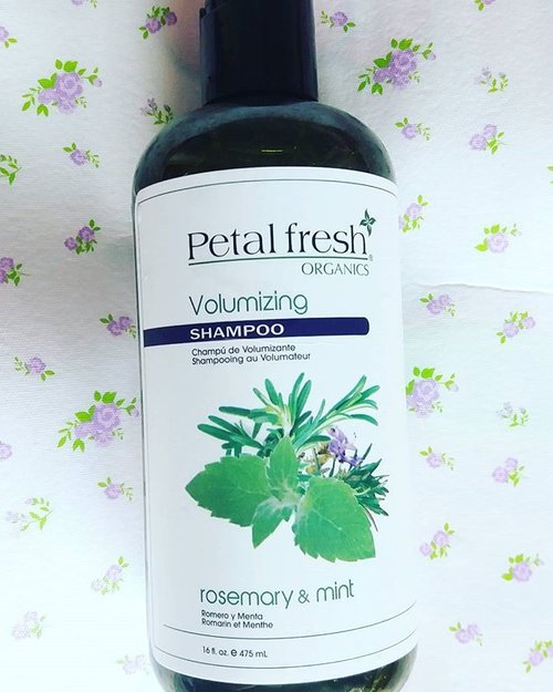 I love Petal Fresh!! This is like my favorite shampoo. Paraben free, sulphate free and make my hair light in volume.  No more humidity attack! http://whileyouonearth.blogspot.com/2016/01/petal-fresh-organics-volumizing-shampoo.htmlTry @petalfresh now.Variants also avaliable for colored hair,  Dandruff, Hair growth, and many more.#shampoo #clozetteid #beautybloggerindonesia #beautyblogger #petalfresh #haircare #scalpcare #organic #natural #essentialoil