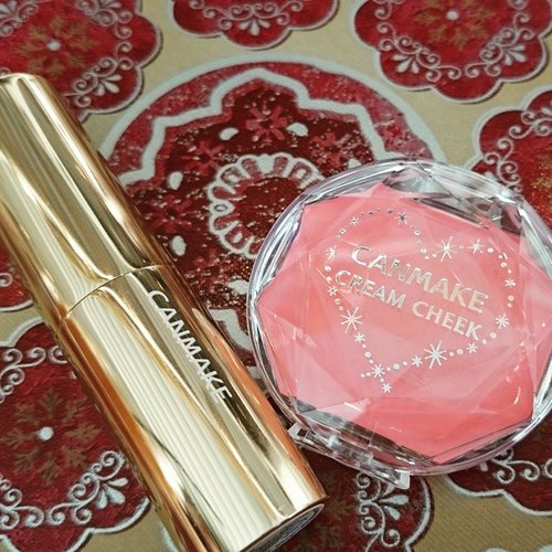 Loving these dynamic duo from @canmake_official

#lipstick #pink #peach #blush #canmake #Japan #clozetteid #beauty #blogger #bloggertakepic #beautyblogger
