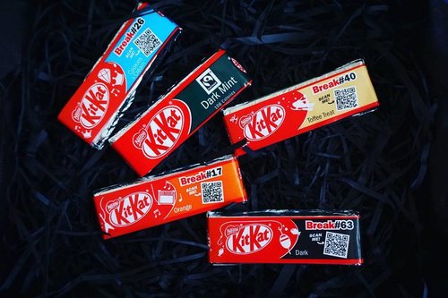 Take a break, take a kit kat. Any kit kat flavor you like? 
I love toffee and dark 😍

#kitkat #snacks #yums #chocolate #Clozetteid #treats #mint