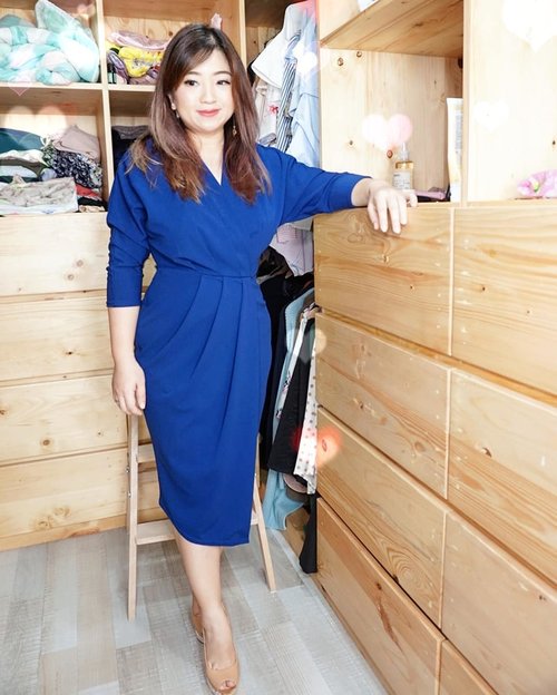 "Identity is part of drama to me. Who am I, why am I behaving this way, and am I aware of it?" Matthew Weiner. _________Lovely blue dress by @closet_london calledCloset Wrap Over Jersey Dress. _________#ClosetLondon #bluedress #carnellinstyle #clozetteID #styleblogger #fashionoftheday #outfitoftheday #fashionnova #outfitideas #motd #lotd #ootd #potd #style #outfit #fashion #dressoftheday