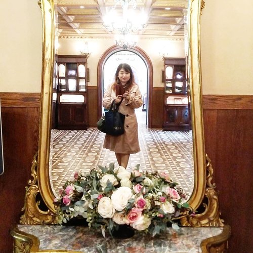 The mirror is super pretty 😍#shiroikoibito #ootd #japan #styleoftheday #Clozetteid #beauty #lotd #sapporo #mirrorselfie #love #travel
