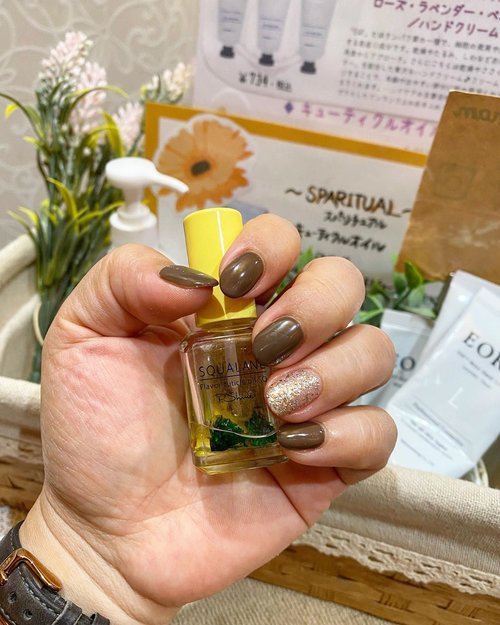 New nail colors, thank you @nailsalongoldy 
It was fast and very neat. The design I picked was simple but I love it. 
#Japan #nails #japannails #beauty #igbeauty #love #clozetteID #hello #carnellinstyle #travelwithCarnellin #nailcolor #igdaily #igstyle #igers