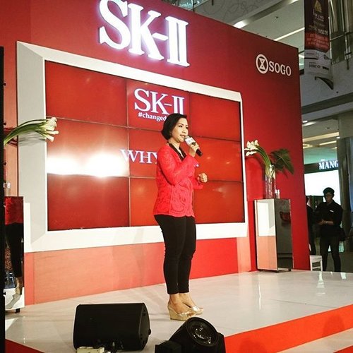Dinda, founder of #pinkshimmerinc.  Her story id about never giving up. 
@skii_id #changedestiny 
#clozetteid #beautyblogger #beauty #inspiringwomen
