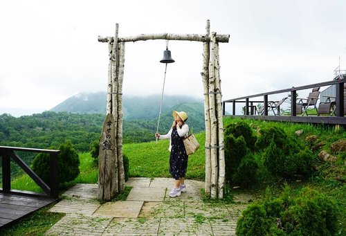 Ringin' the bell up high around 3261 feet. The temperature went down even more here and out body is touching the clouds.#rusutsu #hokkaido #Japan #traveldiary #triptojapan #motd #ClozetteID #love #lotd #summerinjapan #ootd #styleoftheday #summervacation #mountain