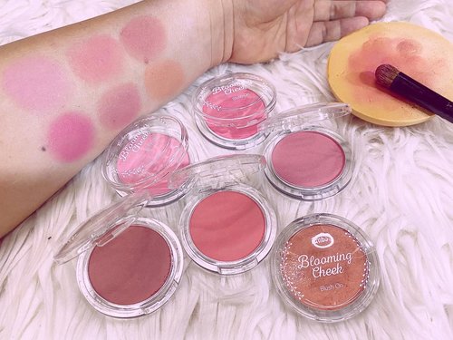 @fanbocosmetics Blooming Cheek Blush On dengan 6 shades yang sangat cantik like Warm Hug, First Date, Happy Ending, Sweet Heart, Pinky Promise, Prom Kiss. Mudah diaplikasikan dan dilayer, the color easily build up dari super soft sampai boldly pigmented.  Suitable for many different kind of occasion. Dari daily look sampai romantic dates.  #FanboCosmetics #FanboBloomingCheek #JakartaBeautyBlogger #JakartaBeautyBloggerFeatFanboCosmetics @jakartabeautyblogger #love #beauty #igbeauty #blushon #pretty #bblogger #motd #makeup #pink #flush #pinkcheecks #pinky #beautiful #makeup #beautyproducts #clozetteID