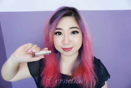 Time to share another lipstick review, this time it's from @esteelauder and the variants are ranged from Ultra Matte, Edgy Cremes, and Shimmer Pearls. 
This is Ripped Raisin 460 from Shimmer Pearl. 
Suitable to be used daily and so comfortable too.

Read the full review here:
http://whileyouonearth.blogspot.co.id/2017/10/estee-lauder-pure-color-love-lipstick.html?m=1

#esteeID #LoveLipRemix #esteepartner #lipstick #glossylipstick #lipcolor #review #esteelauder #blog #makeup #motd #ootd #beautybloggerindonesia #beautyblogger #bblogger #lotd #makeup #cosmetic #clozetteid #lookbook