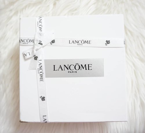 Thank youuuuu.

Something come for the rescue.

#sweettreatsfromlancome #lancomeid #ByeBadSkinDays 
#clozetteid #beautybloggerindonesia #beautyblogger #bblogger #skincare #skinsaver #love #lancome #serum #best #recommended