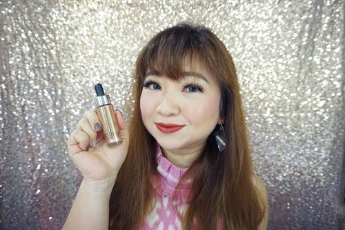 Review @coverfx is up on youtube. Highlight dengan tone beige pas banget buat all skin tone karena based nya natural. Bikin kulit terlihat glowing dan cantik. Nonton ya di https://youtu.be/kPtZbT2I5F4#youtube #beauty #igbeauty #coverfx #highlight #moonlight #glow #glasskin #glowingskin #motd #ootd #lotd #makeup #beautyreview #clozetteID #videoreview #drops #makeupreview #sephora