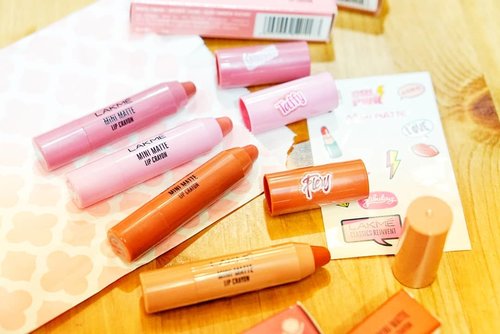 Here they are, so gorgeous.

They smell like a vanilla cupcakes, their names are 🍦 Mauvey
🍦 Taffy
🍦 Peachy
🍦 Fiery

Mini Lip Crayons that fit the smallest purse for touch ups on the go. The nudes are so adorable and the matte finish is amazing. For Rp.59k per piece serioulsly nothing can go wrong. 
They are minis but not tiny for sure, almost a full size of a full grown lipstik 💋

Best of all, I love how smooth they are. 
XOXO,
@lakmemakeup @lakmeprgirl 
#lakmemakeup #lakme #love #lipcrayon #makeup #cosmetic #mattelippie #mattelips #photography #Clozetteid #photooftheday #gorgeous #styletoday #igdaily #bblogger #igers #beauty