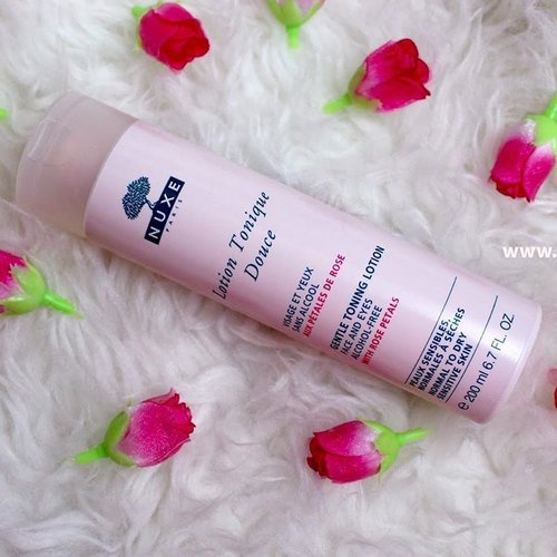 @nuxeindonesia claims its hydrating toner for dry and sensitive skin. I hv oily skin but I looovee this  toner, the smell is divine, mix between light rose and tea. Believe me the smell is damn good😍😍😍
Review up on my blog
http://bit.ly/2baABSE (link on bio)
.
.
.
.
.
.
.
.
.
.
#gentletoninglotion #nuxe #hydratingtoner #beautyreview #clozetteID #ofisuredii #beautyblogger #indonesianbeautyblogger #beautyvlogger #skincare #skincareroutine #toner
