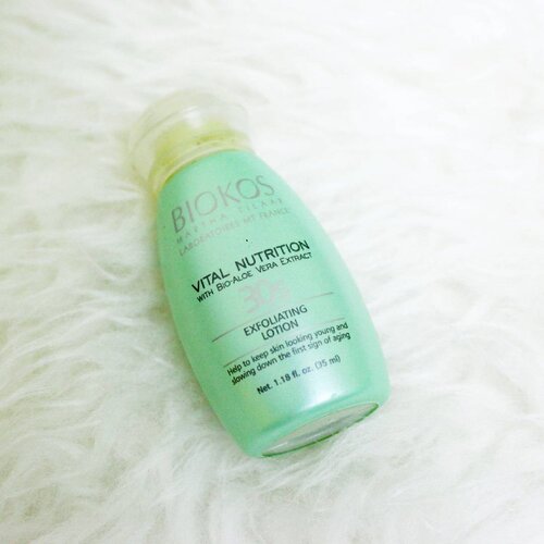 Beberapa waktu lalu aku sempat review scrub yg super gentle dari #SUKIN Banyak yg bilang produk yg kamu pakai kok susah dicari trs😅😅 Tiba-tiba malem ini aku menyadari aku punya scrub merk lokal yg scrubnya lumayan gentle. Memang butirannya tidak sehalus sukin tetapi ini lumayan halus dan ga harsh di kulit aku  Aku bahkan udah beberapa kali purchase si exfoliating lotion ini berkali-kali. Ini bentuknya lotion kemudian ada butiran scrubnya. Efek setelah pakai juga kulit jadi halus dan cerahan............#skincare #skincareroutine #favescrub #gentlescrub #skincareblogger #indonesianbeautyblogger #ofisuredii #beautyblogger #beautyvlogger #clozetteid #hijabblogger #biokos