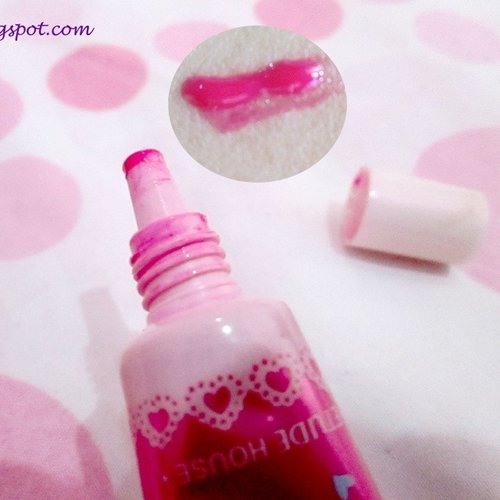 Blogged etude house kissful tint choux pink review, this my fav lip tint, it has cute packaging, watery texture, bubblegumb smell and long lasting. Feel free to visit my blog ofisuredii.blogspot.com to know more #etudehouse #liptint #pink #koreanmakeup #beautyblogger #indonesianbeautyblogger #bblogger #instabeauty #clozetteid #ofisuredii #beautyproduct
