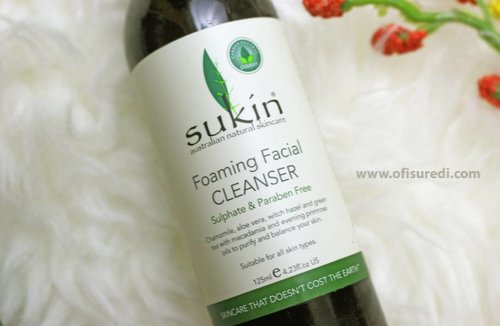 Fresh from the oven #sukin  foaming facial cleanser and super greens detoxifying facial scrub review up in my blog
As always link in my bio🙌🙌
I got them from @benscrub
.
.
.
.
.
.
.
.
.
#skincarereview #skincareaddict #morningskincare #nightskincare #naturalskincare #australianskincare #clozetteid #ofisuredii #beautyblogger #skincareblogger #indonesianbeautyblogger #ihbblogger #beautyvlogger