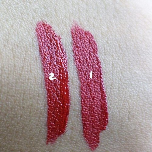 Another dupe alert😆
1. #blpbeauty candy apple
2. #ofra long lasting liquid lipstick atlantic city
I got blp on my hand today so I havnt really testing it. Ofra atlantic city is my favorite red lipstick. The shade is exactly same as you guys can see. Blp is drying more quickly than ofra. I hv never thought that ofra didn't dry fastly. When I apply them in my lips, blp is direcly going to dry and ofra is waiting quite longer. The texture is almost the same but blp is more lightweight than ofra. From first impression I like blp more but I don't know if I'm testing out about longevity. Both of them are transfer but even you dapping hardly on tissue the colors are still pay off in my lips❤
I'll update if I'v tested blp more longer. I just can't wait to share with u about it until tomorrow🙅😛
.
.
.
.
.
.
.
.
.
.
.
.
.
.
.
.
#localvshighend #localvswestern #dupealert #beautyblogger #swatchlipstick #beautyvlogger #indonesianbeautyblogger #ofisuredii #clozetteid #lipstickaddict #redlipstick #makeupaddict