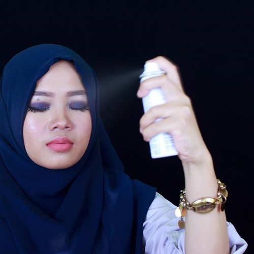 What is ur favorite face spray?Mine is from @bioderma_indonesia Hydrabio brum soothing refreshing water❤Hv already written my thought on my blog, as always link on my bio😊😊.............#facespray #bioderma #ootd #clozetteID #ofisuredii