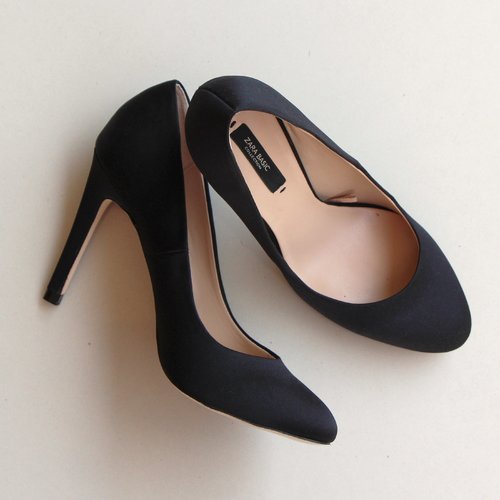 Zara Silk Satin High Heel Court Shoe http://www.zara.com/id/en/sale/woman/shoes/silk-satin-high-heel-court-shoe-c457003p1669170.html