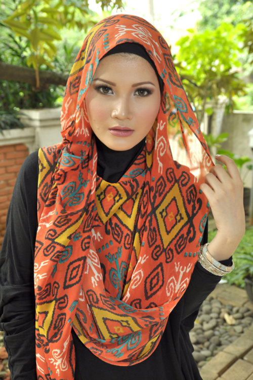 Falling for ethnic print Aurora Hijab scarf