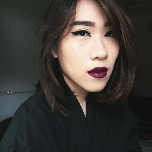 In the mood for extreme feline eyes and dark goth lips.
.
#makeup #beauty #darklips #felineeyes #cateyes #wingedliner #wingeyeliner #eyeliner #makeupinspo #gothic #gothicgirl #gothicmakeup #gothmakeup #clozetteid #fdbeauty #clozettedaily #bloggerindonesia #blogger #bloggerjakarta #bloggerindonesia #beautyblogger #beautybloggerjakarta #beautybloggerindonesia