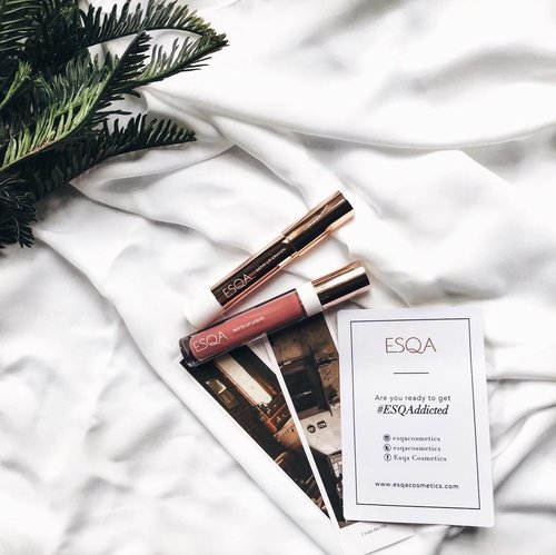 Review is up on the blog about this super chic and elegant new comer in the local cosmetic industry, @esqacosmetics .
.
Clickable link on bio
.
#lipstick #liquidlipstick #lipcrayon #localproduct #localcosmetic #beauty #cosmetic #makeup #neutrallips #neutralshade #flatlay #rosegold #review #beautyreview #blogger #bloggerjakarta #indonesia #bloggerindonesia #clozette #clozettedaily #clozetteid #fdbeauty
