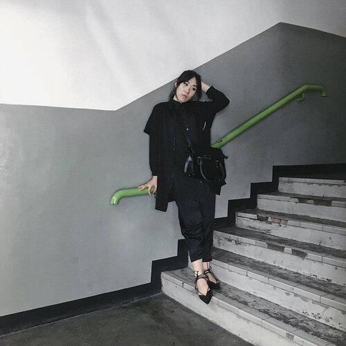 Get bored with black for a moment but now I fall in love all over again.
.
📷 by fotografer ganteng @adryantoro
.
.
.
#zaloraid #zara #black #allblack #ootd #ootdindo #lookbook #lookbookindonesia #bloggerindonesia #bloggerjakarta #bigsizefashion #ootdbigsize #clozettedaily #clozetteid #monochrome #fashionblogger #streetstyle #streetfashion #monochrome #iphone6s #iphoneonly